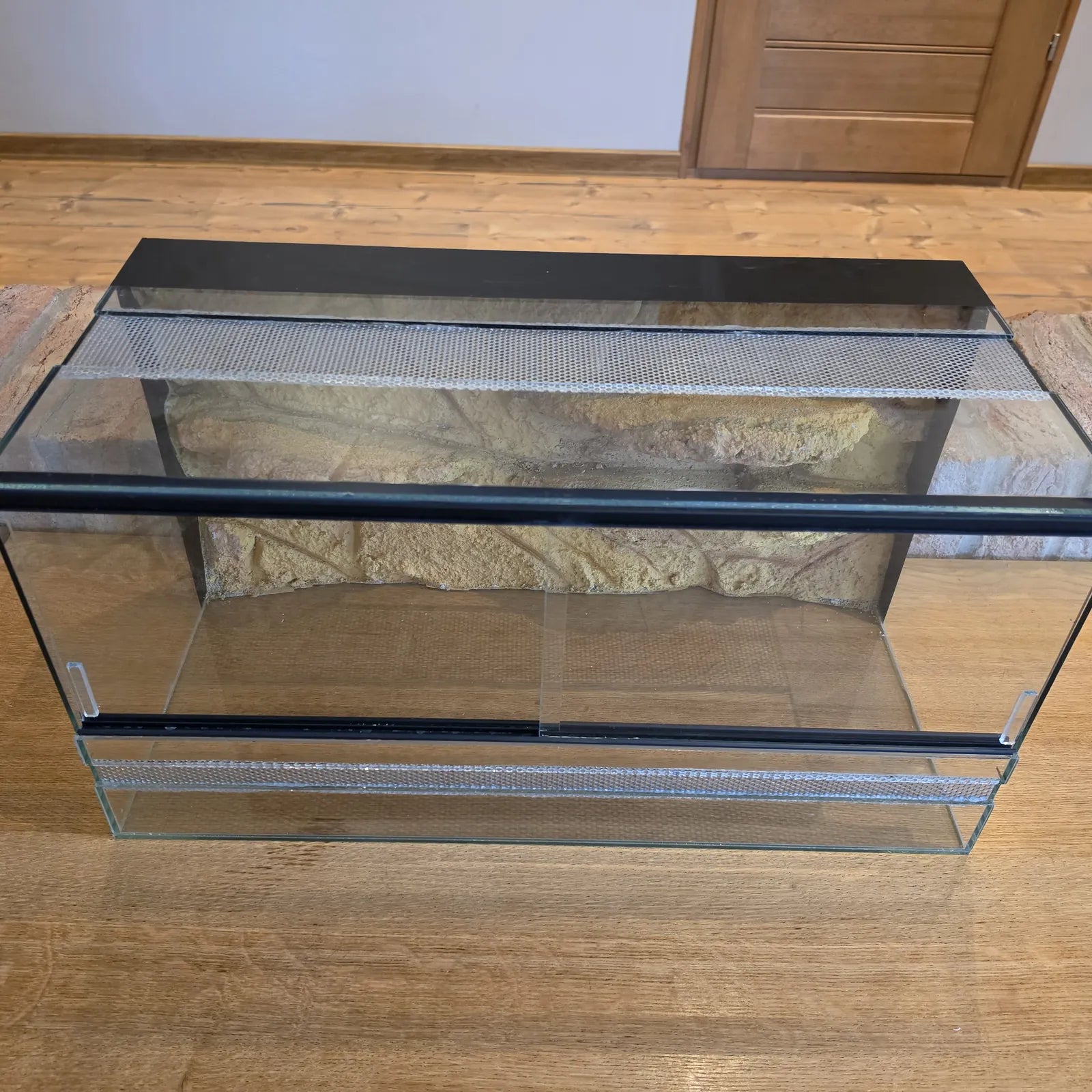 60×30×30 háttérrel ellátott terrárium