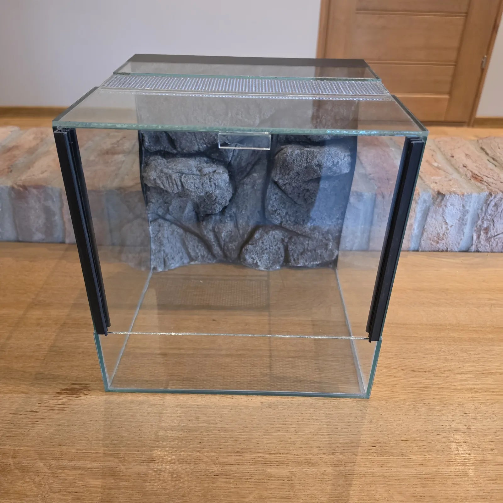 30×30×30 háttérrel ellátott terrárium