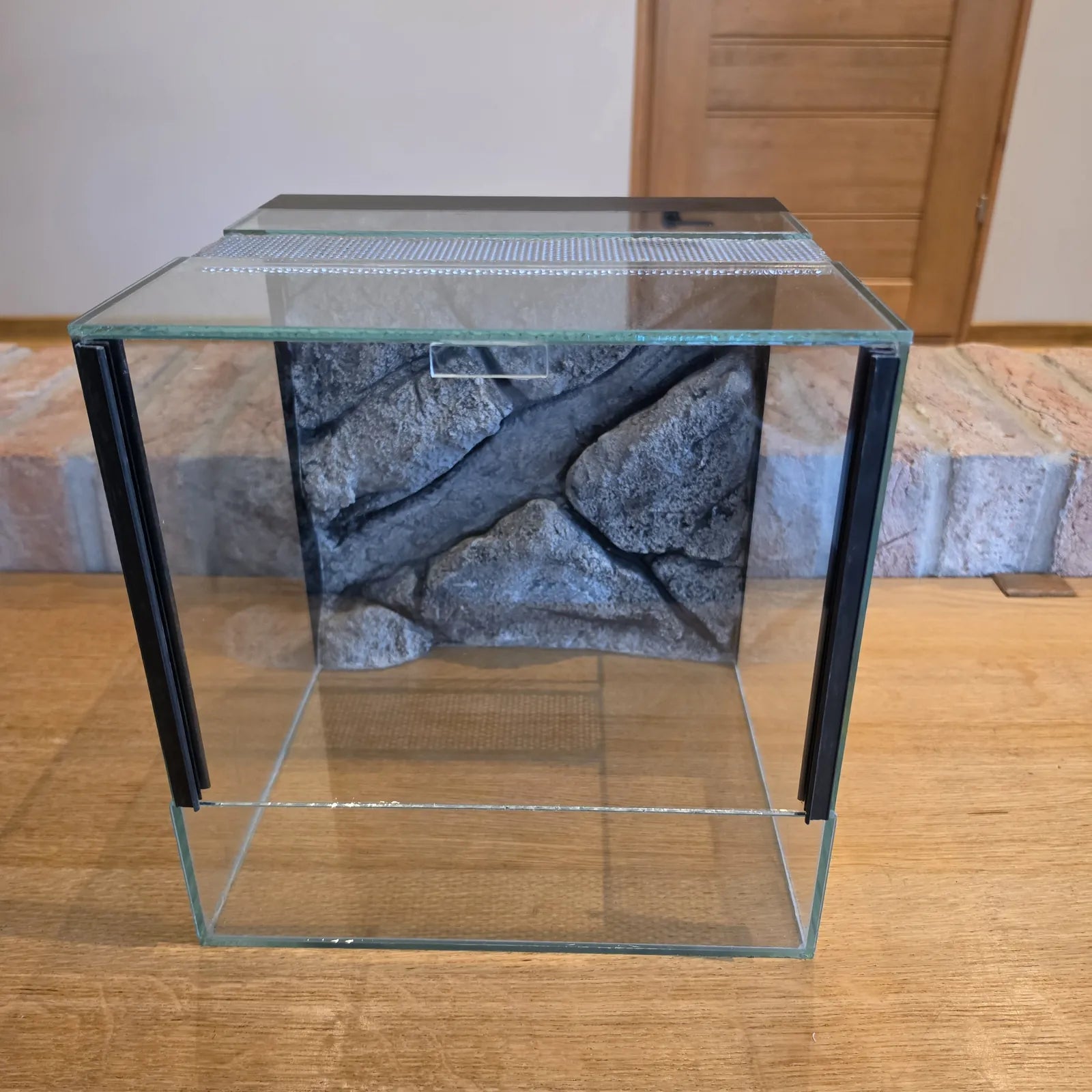 30×30×30 háttérrel ellátott terrárium