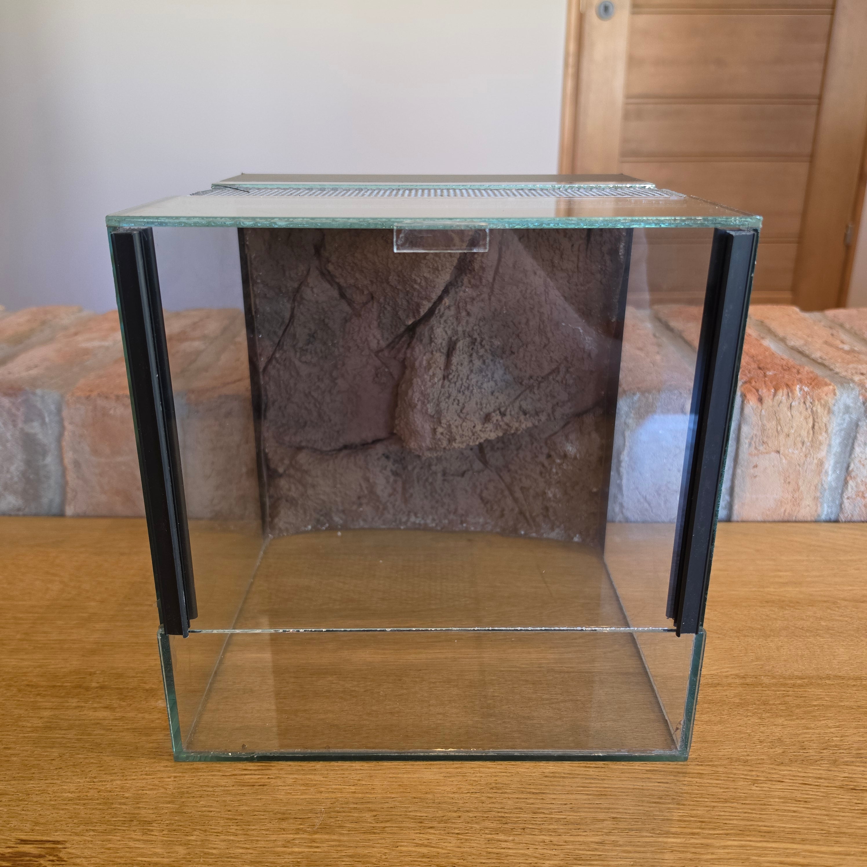 25×25×25 terrárium – Kompakt és univerzális megoldás