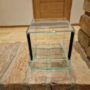 Giotin ajtós terrárium – 25×25×25 cm