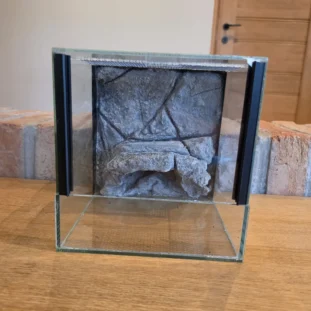 20×20×20 háttérrel ellátott terrárium