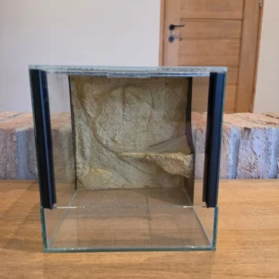 20×20×20 háttérrel ellátott terrárium