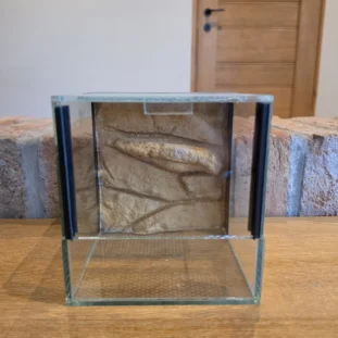 15×15×15 háttérrel ellátott terrárium